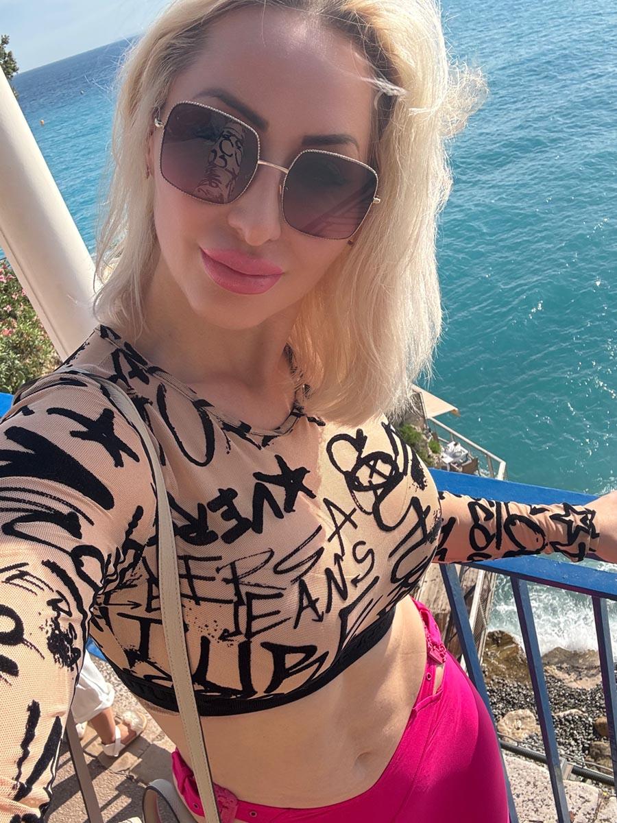 Joelle Monroe self-portrait, wearing sunglasses.